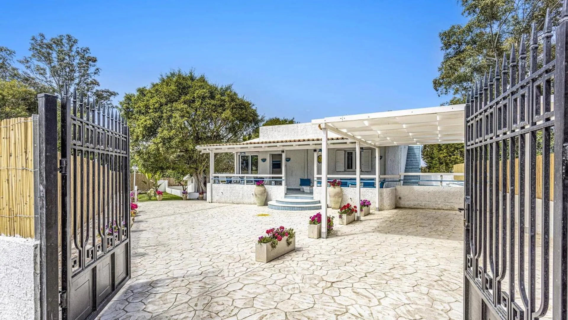 Villa Mediterraneo By Villa Plus Santa Maria Del Focallo Italy